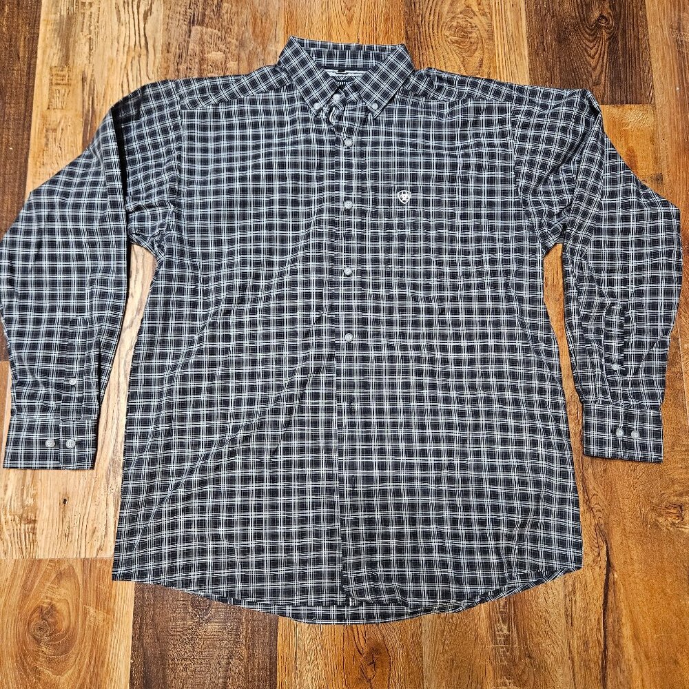 Men's Ariat Button-Down Shirt Size Medium